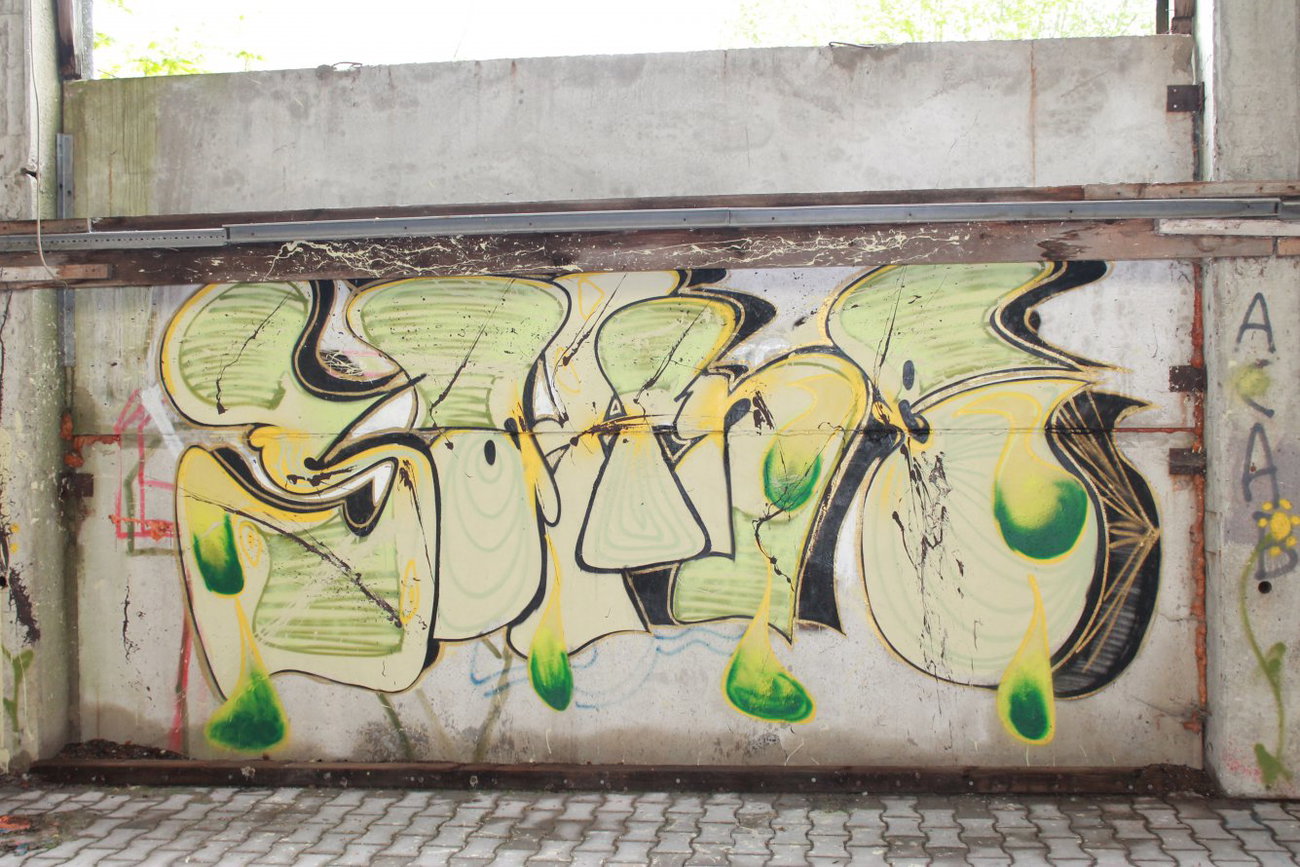 Graffiti Wall - Photo by 505er - Sahne
