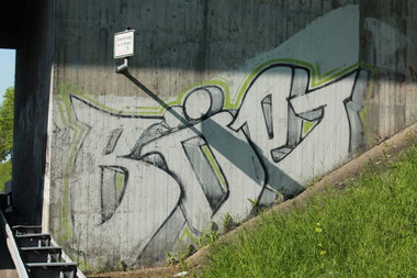 Graffiti Bombing - Photo by 505er - böe