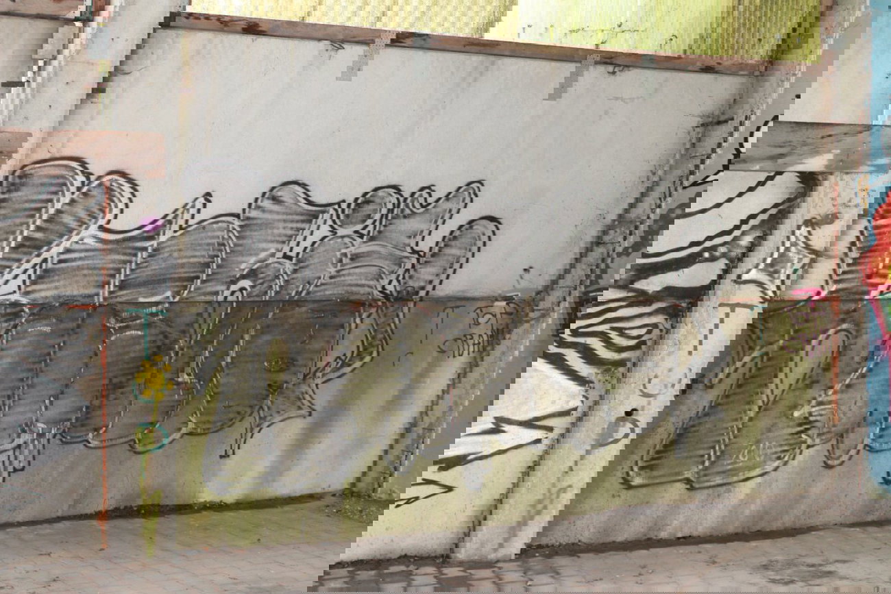 Graffiti Bombing - Photo by 505er - kabrio