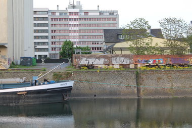 Graffiti Bombing - Photo by 505er - ltn, lhs