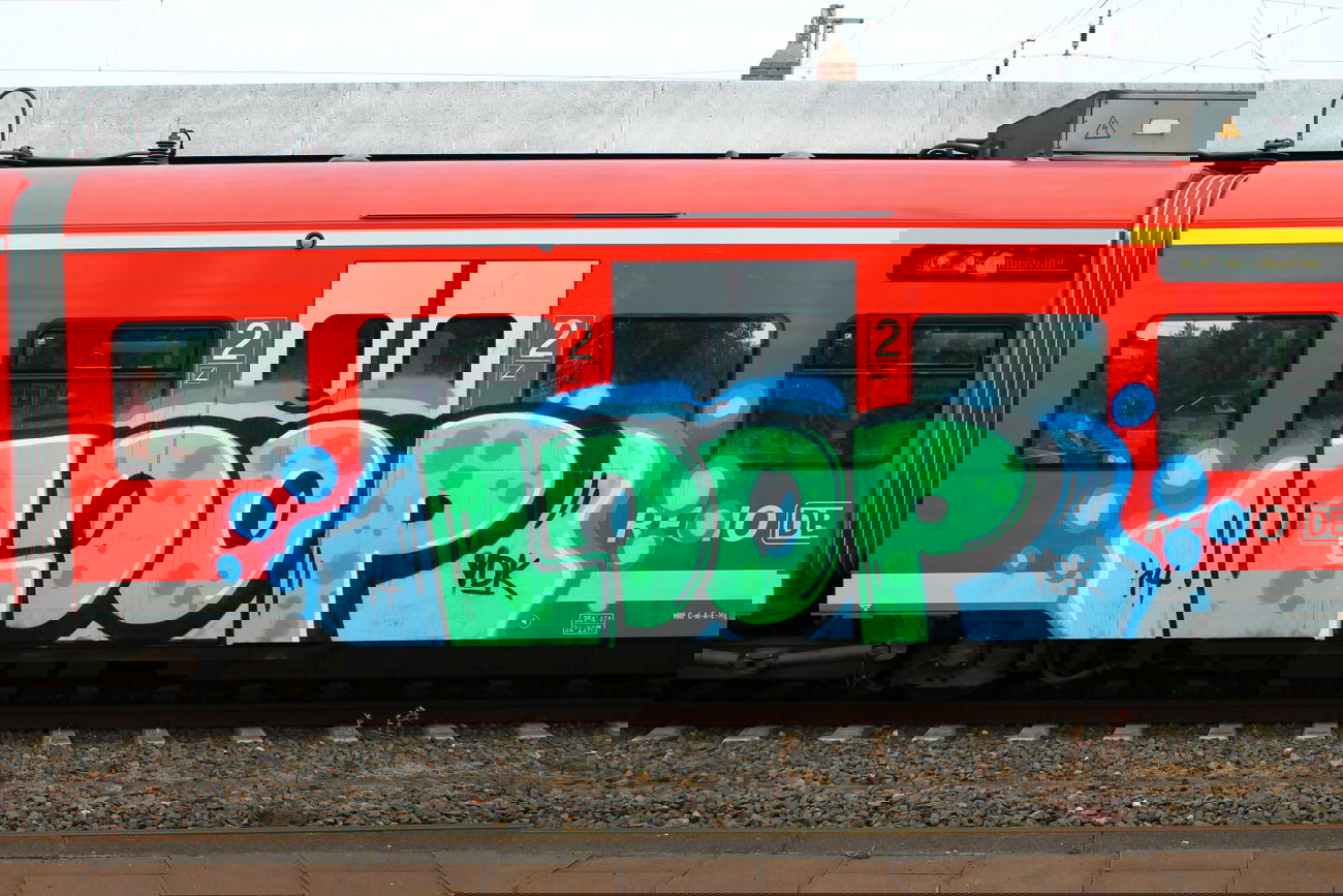Graffiti Train - Photo by 505er - loop