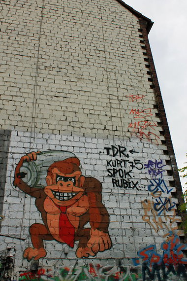 Graffiti Wall - Photo by 505er - tdr, kurt75, spok