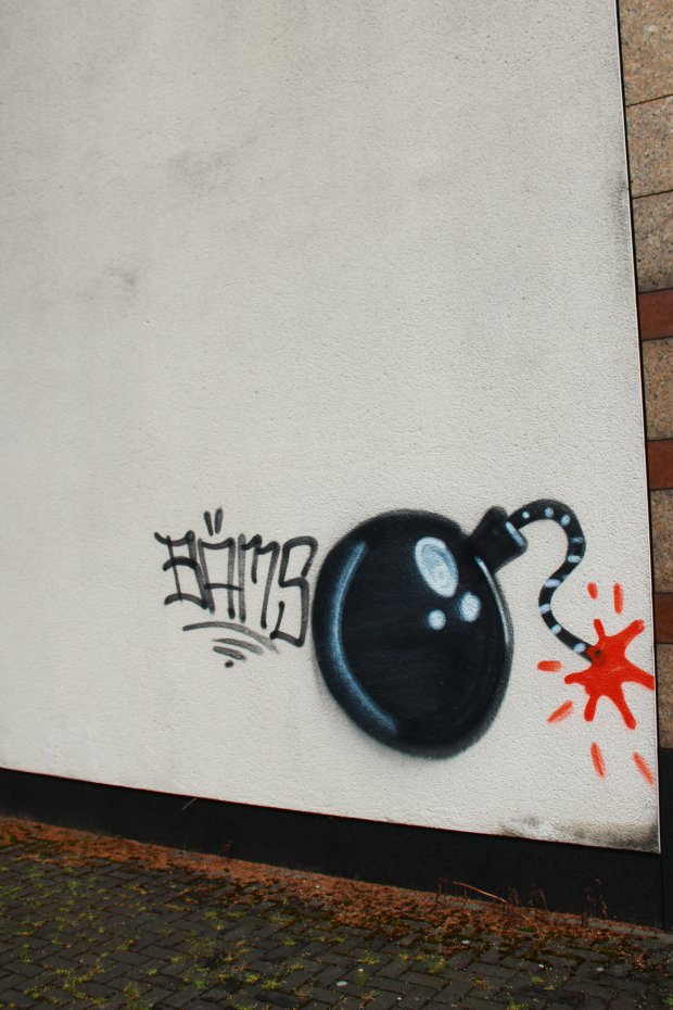 Graffiti Bombing - Photo by 505er - bäms