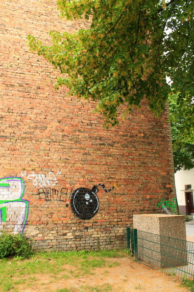 Graffiti Bombing - Photo by 505er - bäms