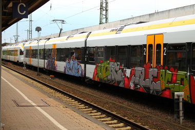 Graffiti Train - Photo by 505er - rue, beks, upac