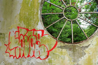 Graffiti Wall - Photo by 505er - solar