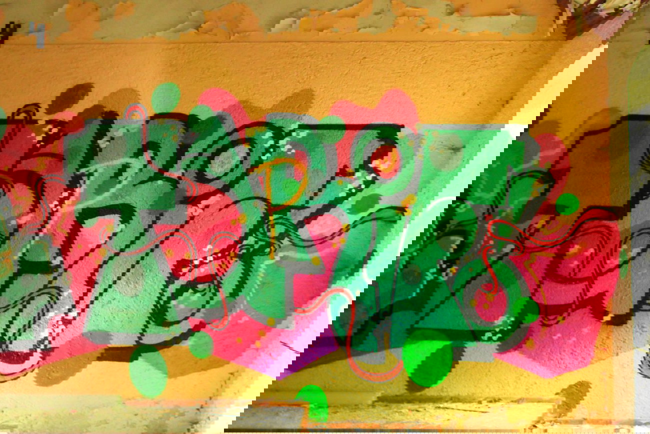 Graffiti Wall - Photo by 505er - tarif