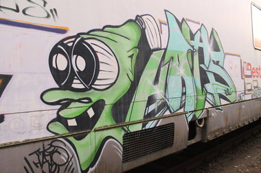 Graffiti Train - Photo by 505er - hats