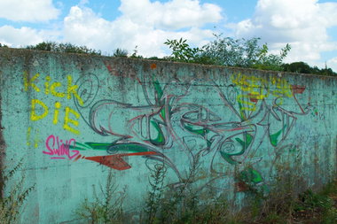 Graffiti Wall - Photo by 505er - iris