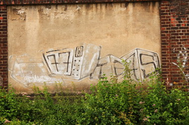 Graffiti Bombing - Photo by 505er - 77, teas