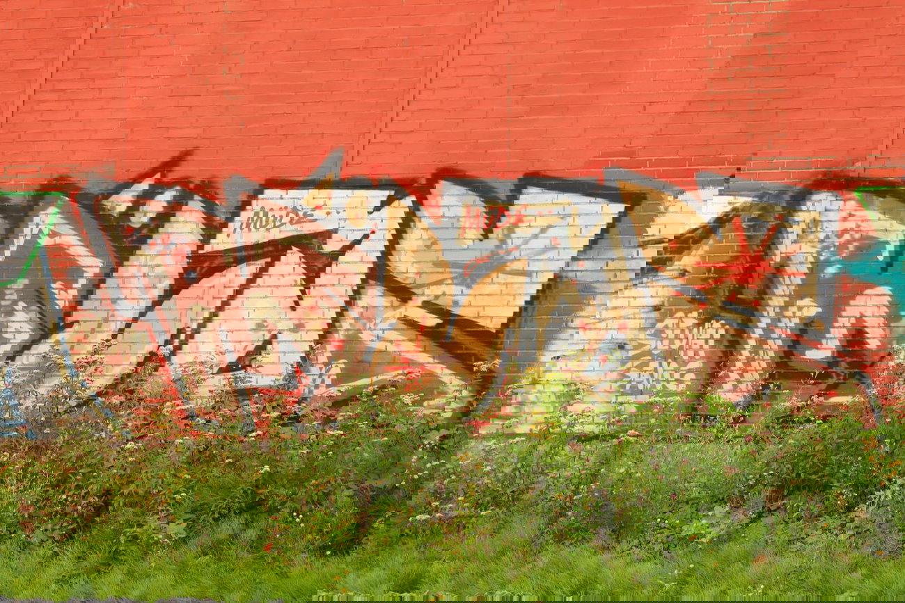 Graffiti Bombing - Photo by 505er - müde, stuhl, gang