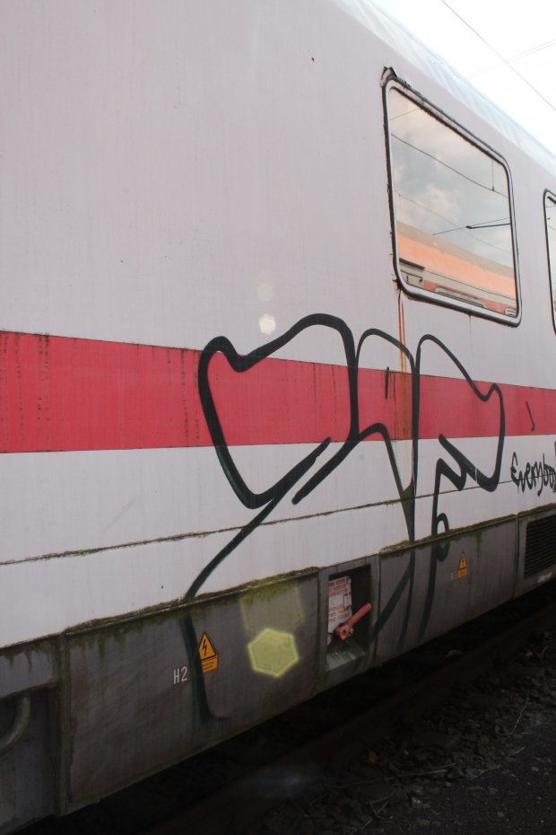 Graffiti Train - Photo by 505er - zof