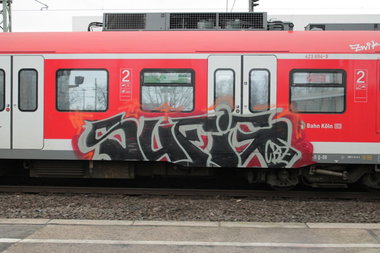Graffiti Train - Photo by 505er - sufig, cbz