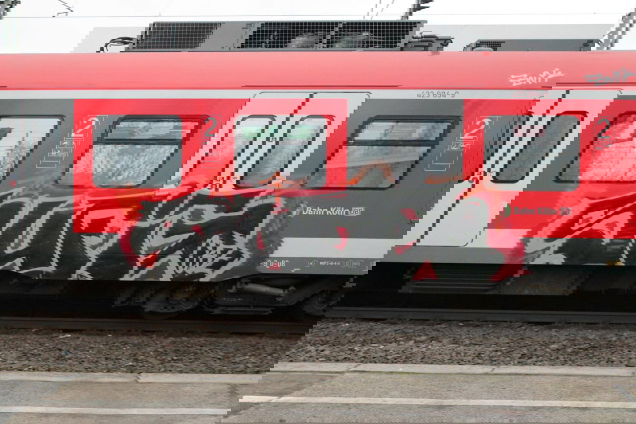 Graffiti Train - Photo by 505er - sufig, cbz