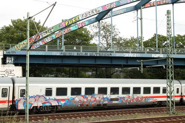 Graffiti Train - Photo by 505er - zir, over, becs