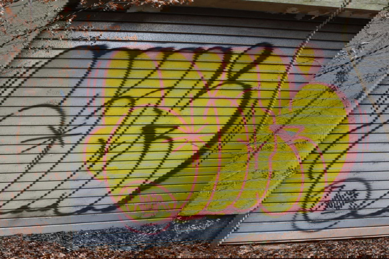 Graffiti Bombing - Photo by 505er - solar