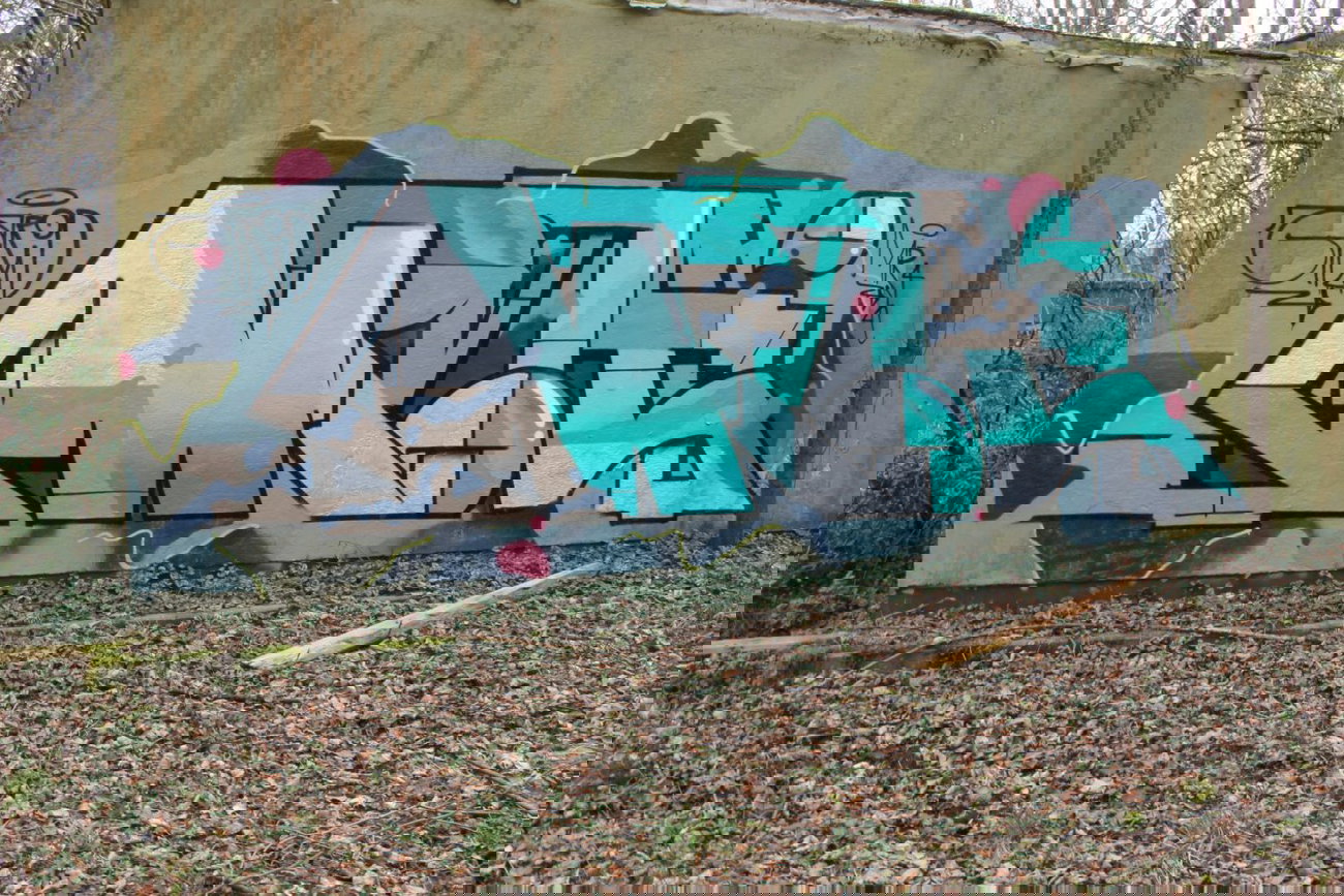 Graffiti Wall - Photo by 505er - mr4, grid