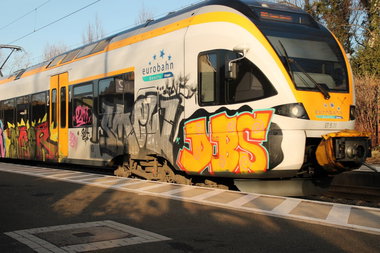 Graffiti Train - Photo by 505er - dbs, smew