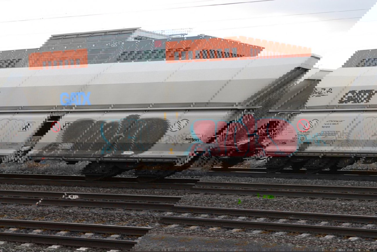 Graffiti Train - Photo by 505er - void