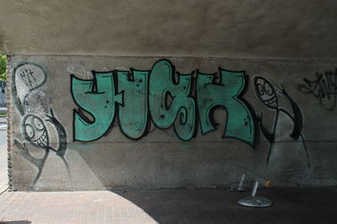 Graffiti Bombing - Photo by 505er - yusk