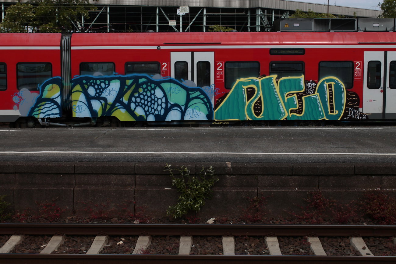 Graffiti Wall - Photo by 505er - nikon, neo