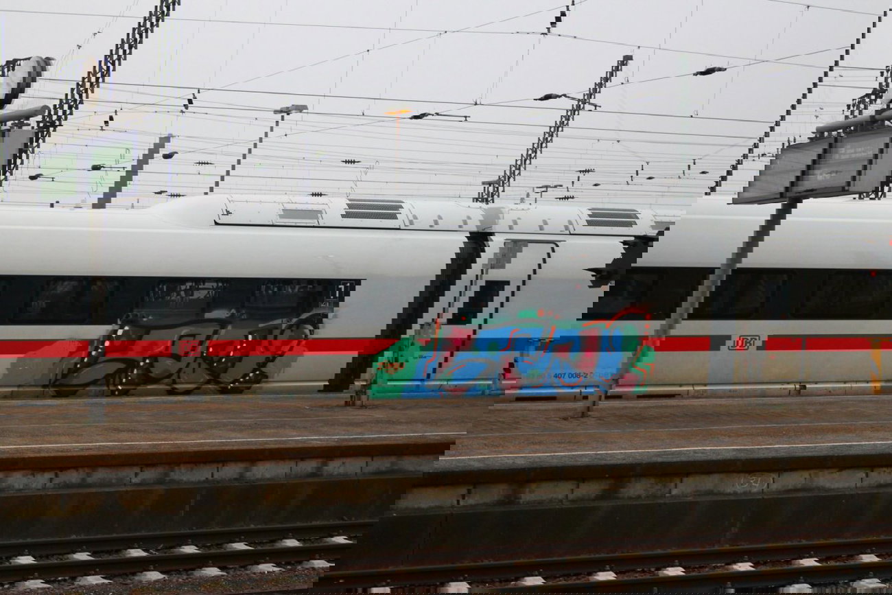 Graffiti Train - Photo by 505er