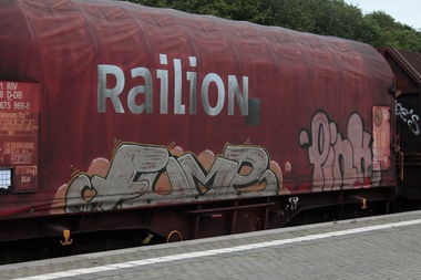 Graffiti Train - Photo by 505er - Fume, Pink