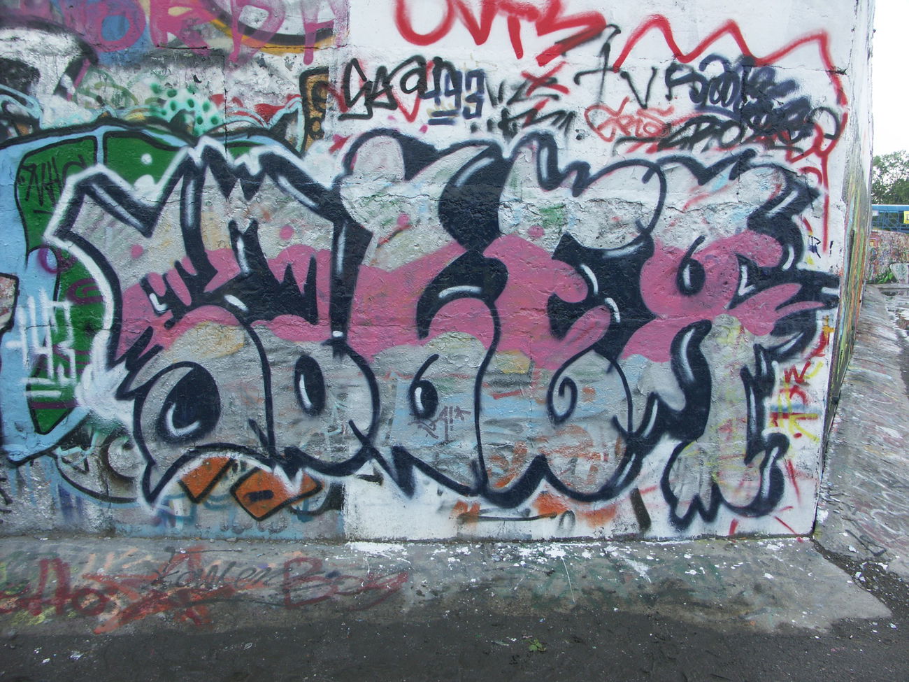 Graffiti Wall - Photo by 5483r143 (2007)