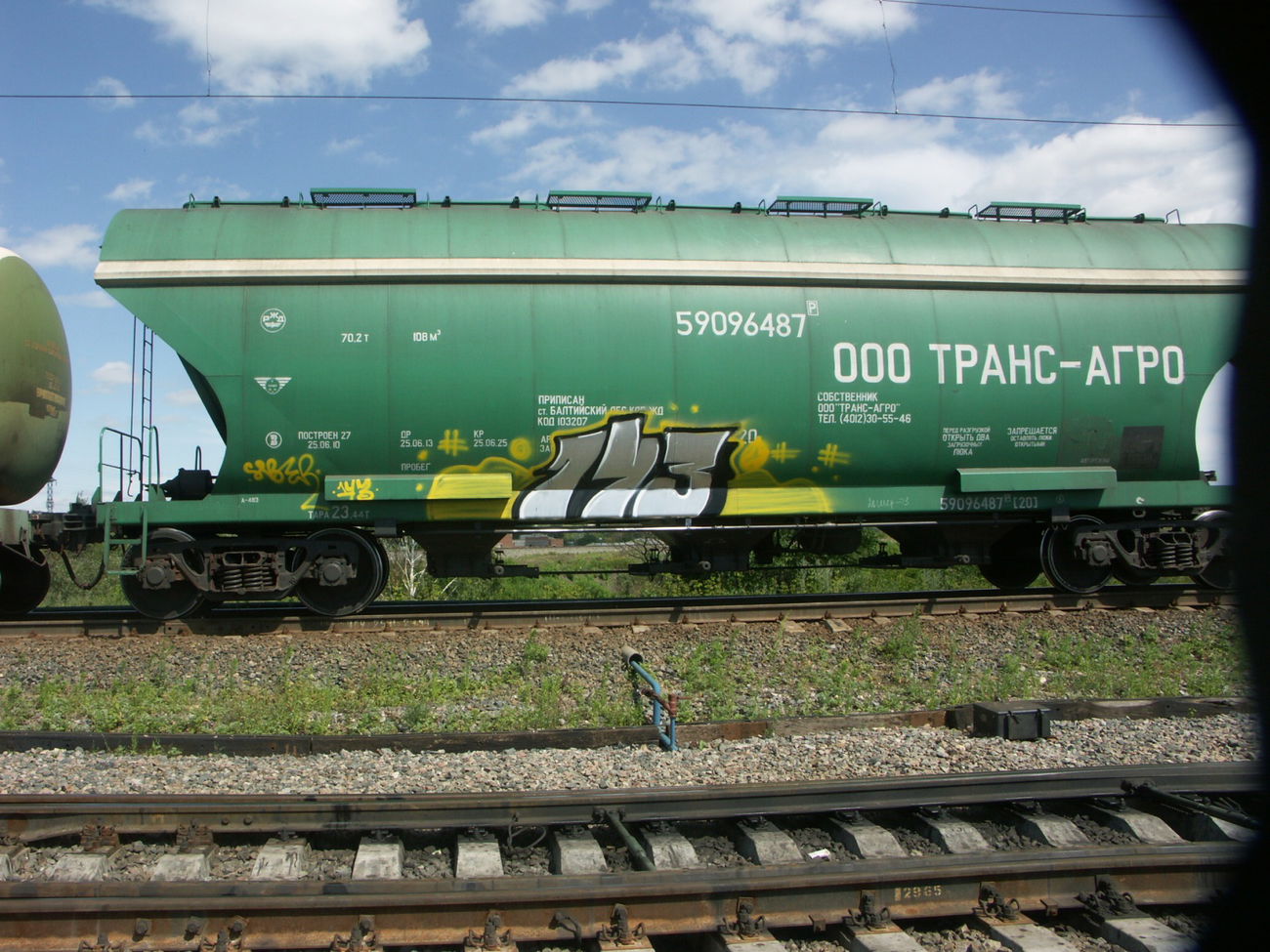 Graffiti Train - Photo by 5483r143 (2012)