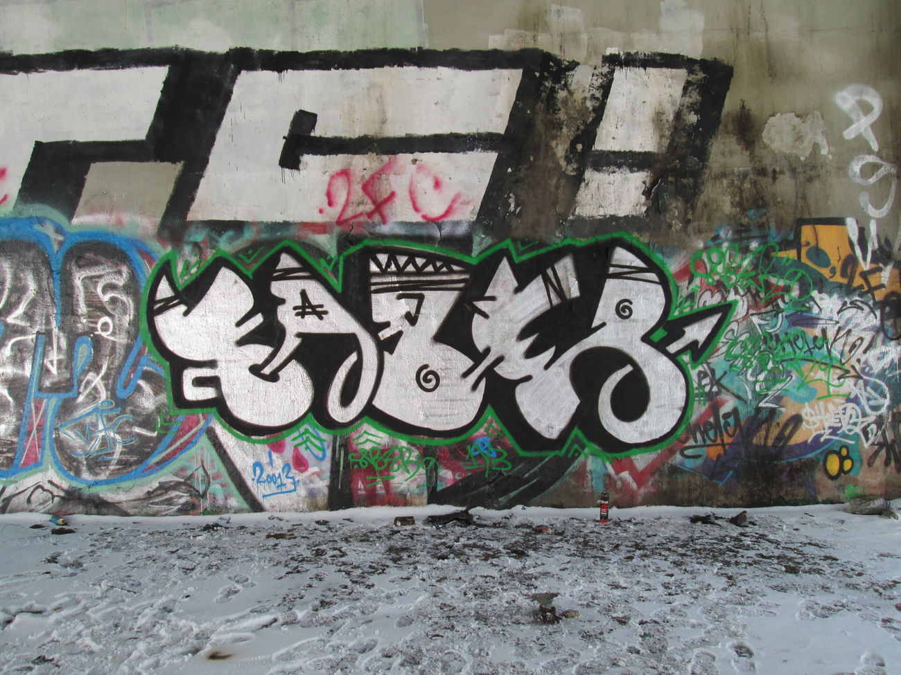 Graffiti Wall - Photo by 5483r143 (2013)