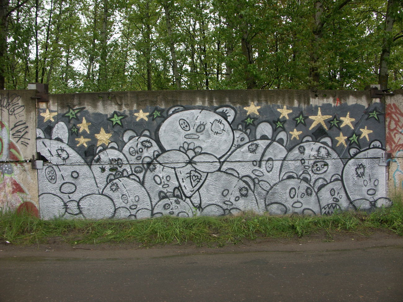 Graffiti Wall - Photo by 5483r143