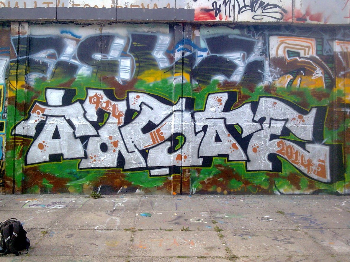 Graffiti Wall in Vilnius - Photo by 714 - eser (2014)