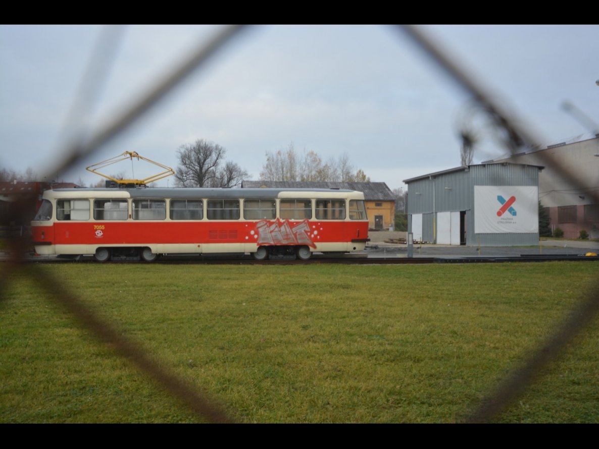 Graffiti Artwork in Prague - Photo by 88 (2013)