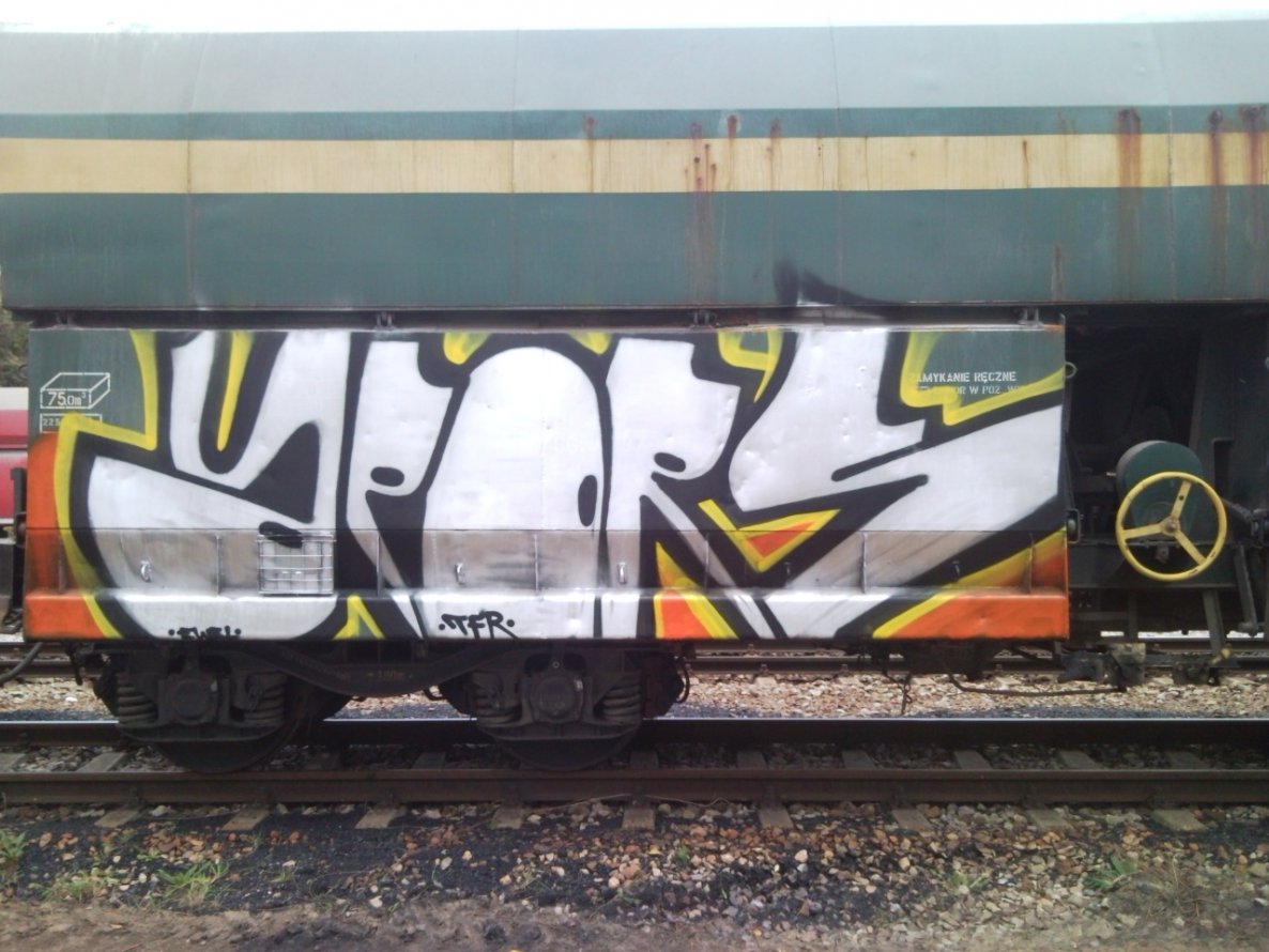 Graffiti Train - Photo by ABCmaniac - apors