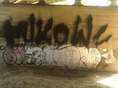 Graffiti Bombing - Photo by ABCmaniac - fukow, tron