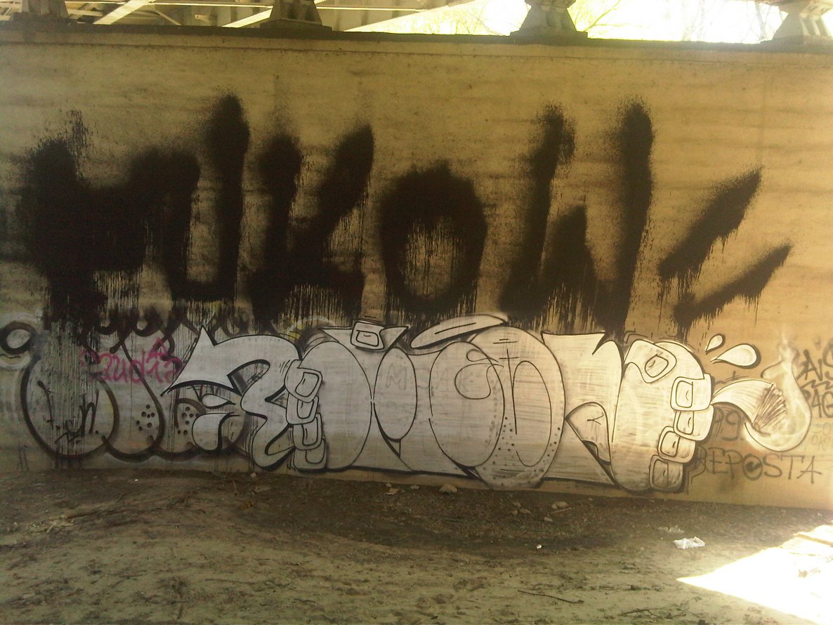 Graffiti Bombing - Photo by ABCmaniac - fukow, tron