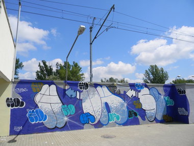 Graffiti Wall - Photo by ABCmaniac - house, train, line