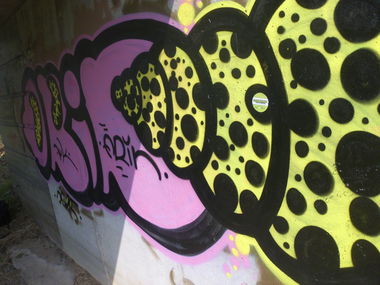 Graffiti Bombing - Photo by AER0S0L - QRIN (2015)