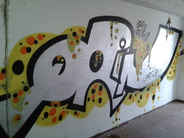 Graffiti Bombing - Photo by AER0S0L - Qrin, Easy, Peasy (2015)