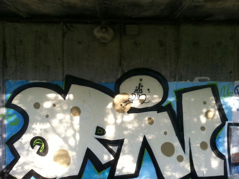 Graffiti Bombing - Photo by AER0S0L - QRIN, ROLLE (2015)