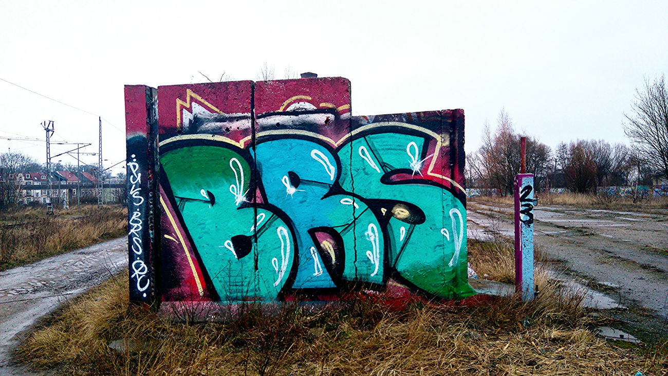 Graffiti Bombing - Photo by AGON - BRS, CREW, Puls (2016)