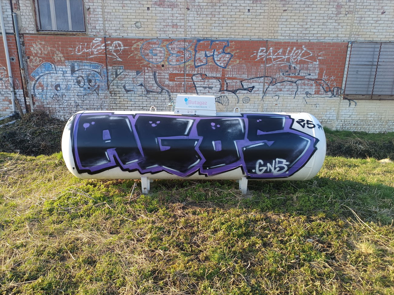 Graffiti Wall - Photo by AGOS99