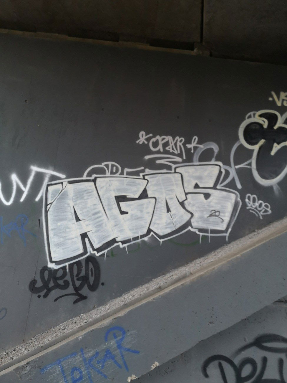 Graffiti Wall - Photo by AGOS99