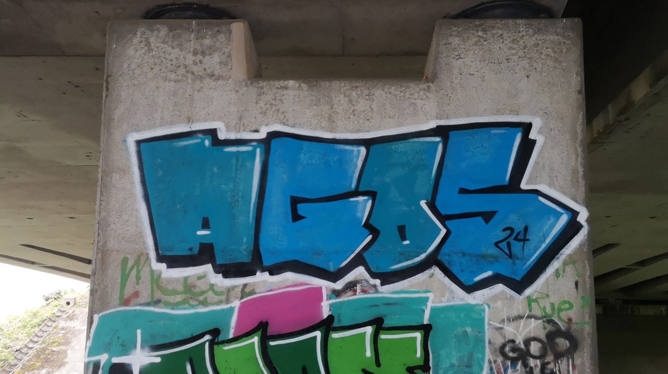 Graffiti Wall - Photo by AGOS99