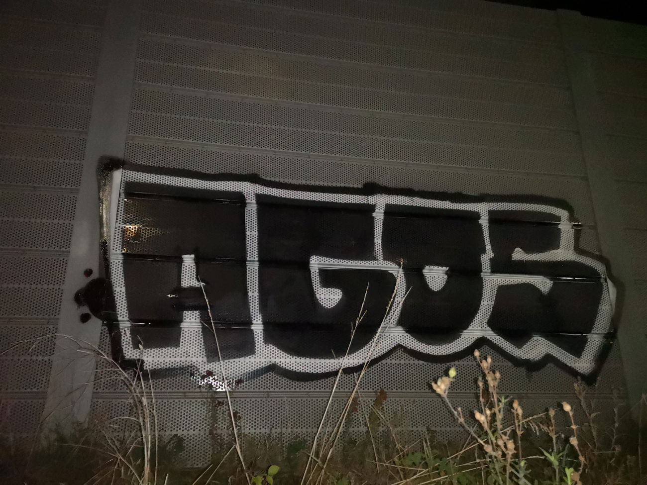 Graffiti Wall - Photo by AGOS99