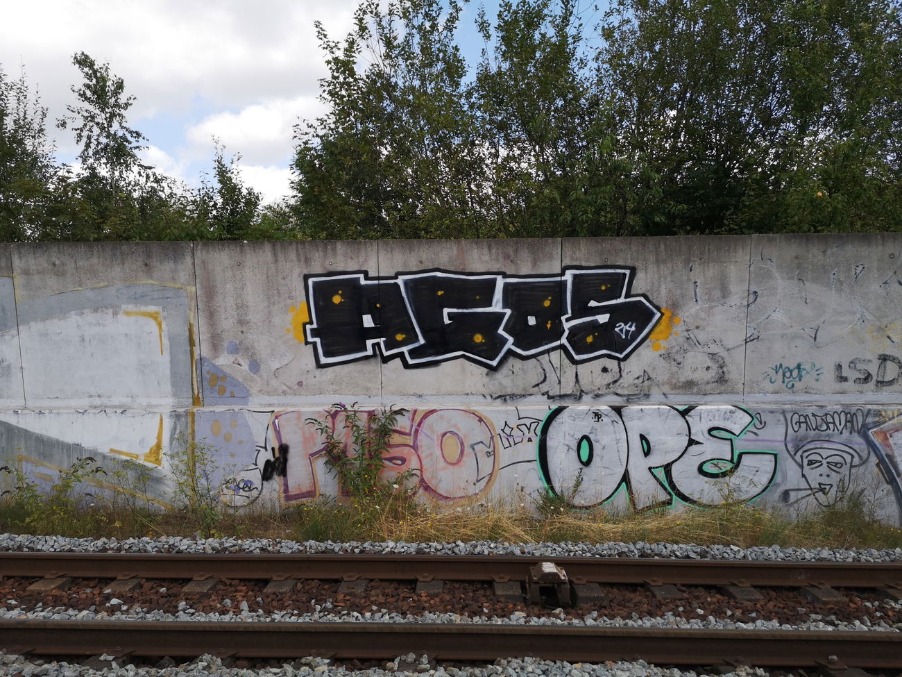 Graffiti Wall - Photo by AGOS99