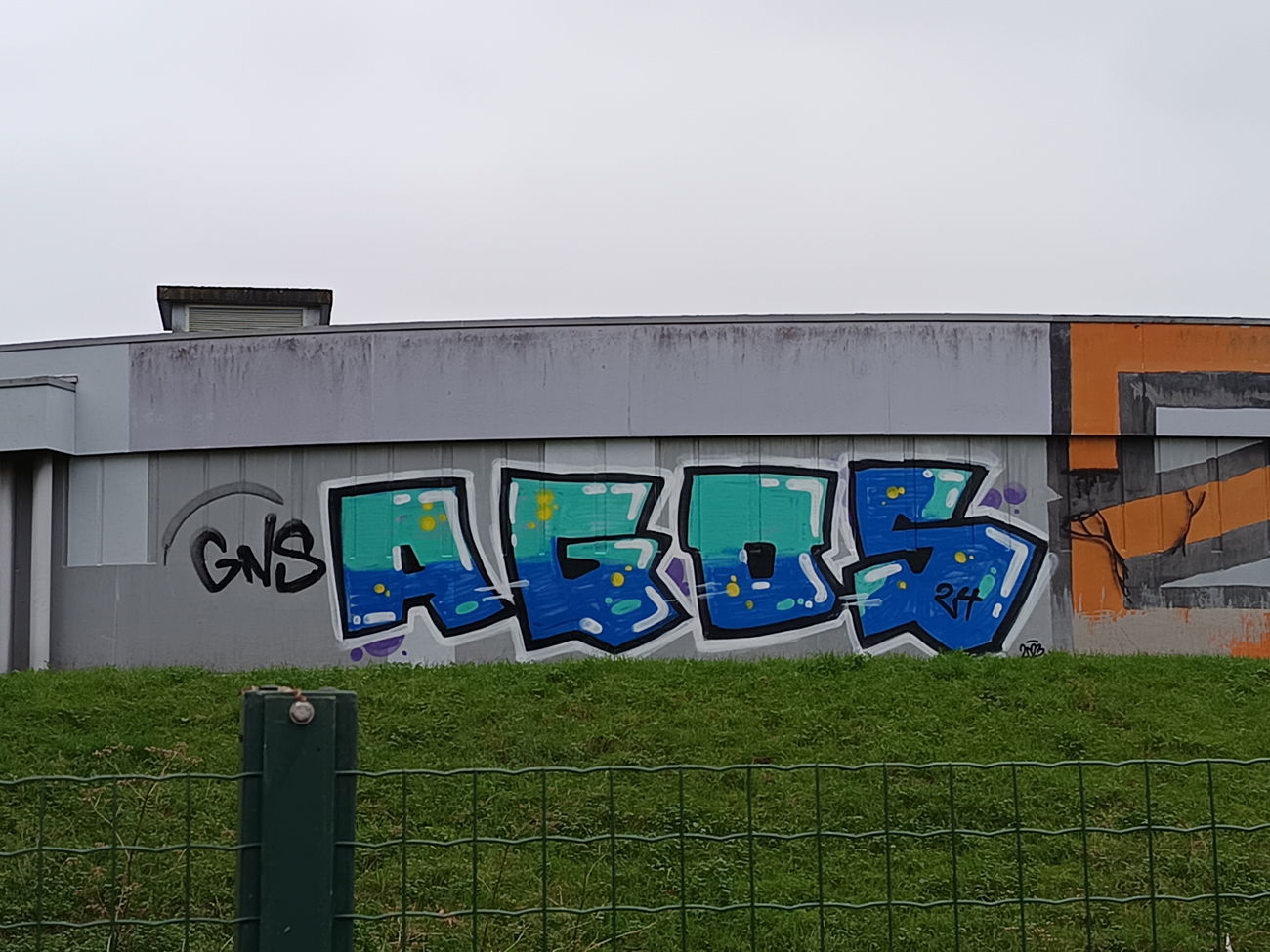 Graffiti Bombing - Photo by AGOS99