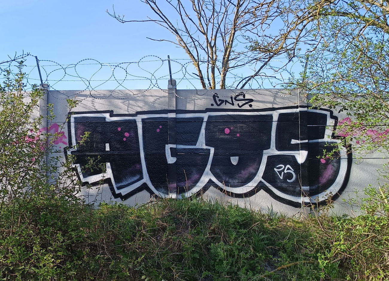 Graffiti Wall - Photo by AGOS99