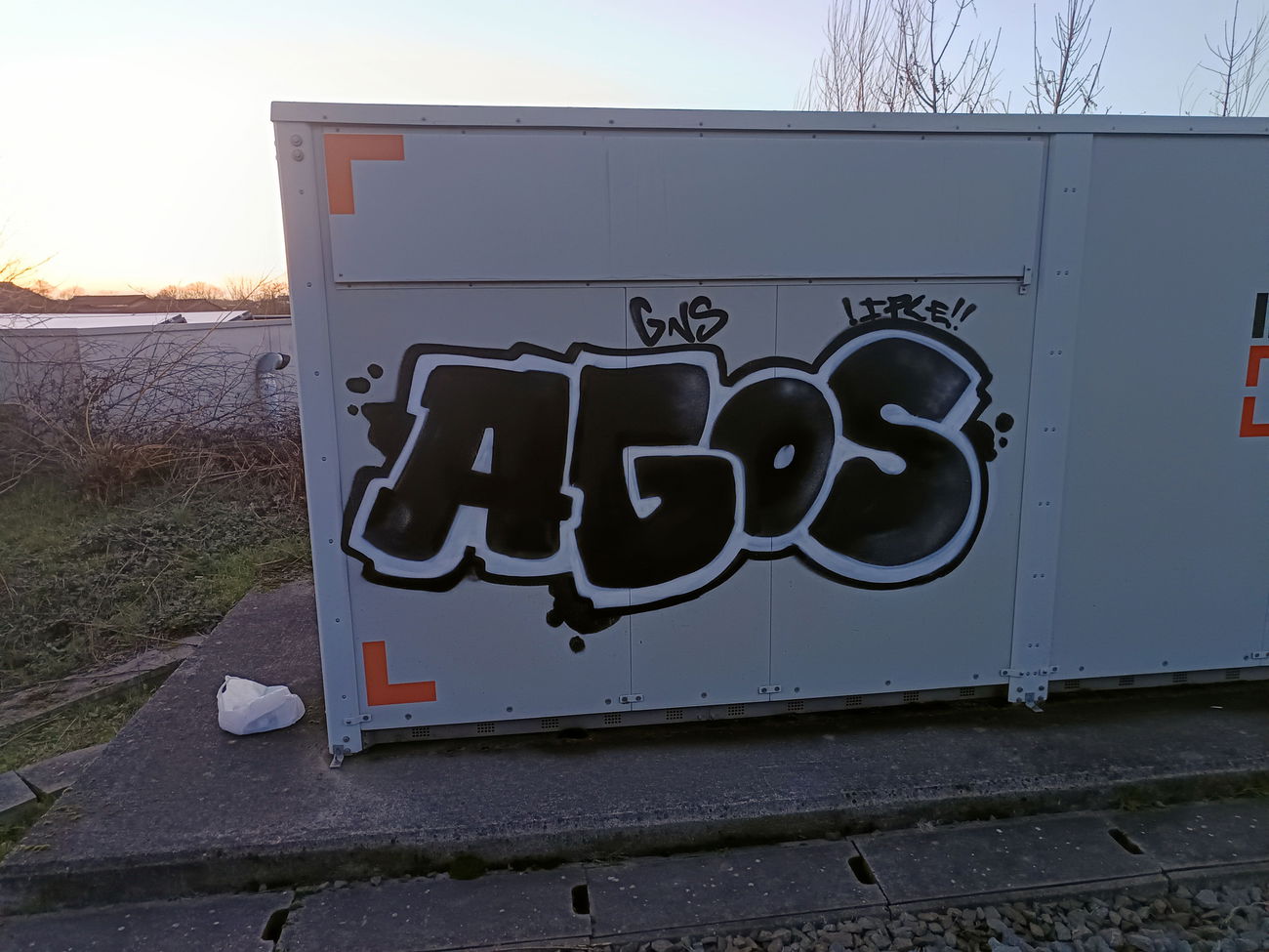 Graffiti Bombing - Photo by AGOS99
