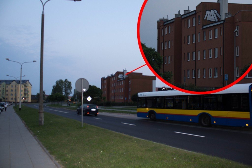 Graffiti Bombing - Photo by AGR - AGR, rooftop, chrom (2013)